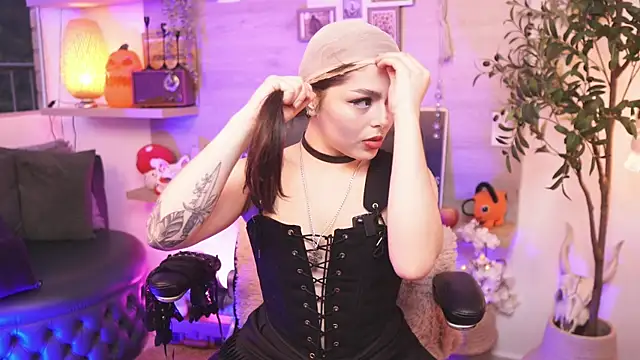 Snapshot of Dear_Morgan chatting on 10-28-25, 10:34 Dear Morgan online show from 10-28-25, 10:34