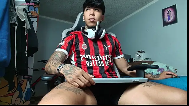 Nickhot0609 online show from 11-14-25, 03:16