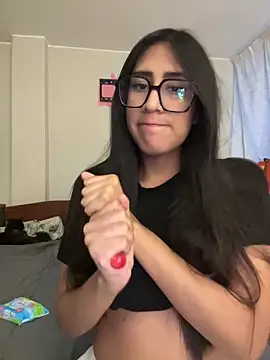 AleFantasy0001 online show from 10-05-25, 07:01