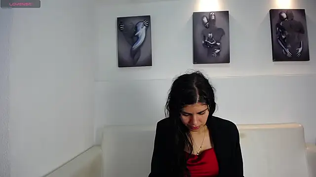 Melodi Roux online show from 04-06-26, 01:45