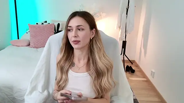 Sophie Enzo online show from 01-17-25, 08:34