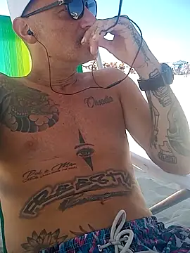 Snapshot of rolesexy chatting on 03-09-25, 02:54 rolesexy online show from 03-09-25, 02:54