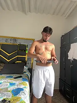 Snapshot of MattDevon chatting on 09-18-25, 08:44 MattDevon online show from 09-18-25, 08:44