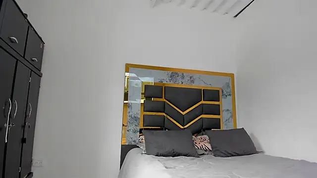 Snapshot of MattDevon chatting on 10-04-25, 10:19 MattDevon online show from 10-04-25, 10:19