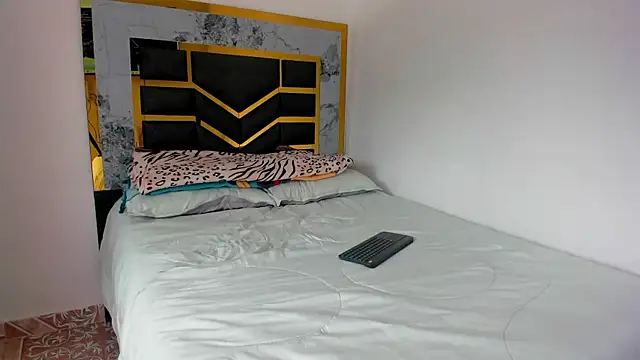 Snapshot of MattDevon chatting on 10-14-25, 05:36 MattDevon online show from 10-14-25, 05:36