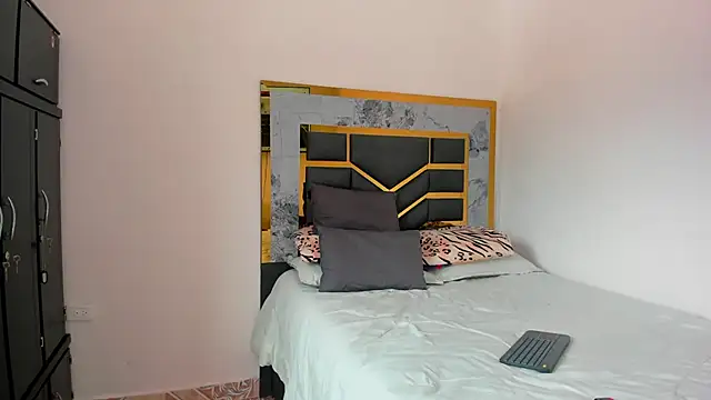 Snapshot of MattDevon chatting on 10-15-25, 06:08 MattDevon online show from 10-15-25, 06:08