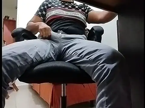 Snapshot of OlmecaSex chatting on 01-15-26, 06:51 OlmecaSex online show from 01-15-26, 06:51