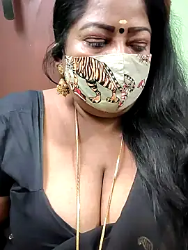 Snapshot of maniisha chatting on 12-10-24, 10:58 maniisha online show from 12-10-24, 10:58