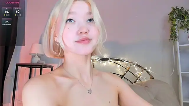Snapshot of milli_sun_ chatting on 01-26-25, 08:25 milli sun online show from 01-26-25, 08:25