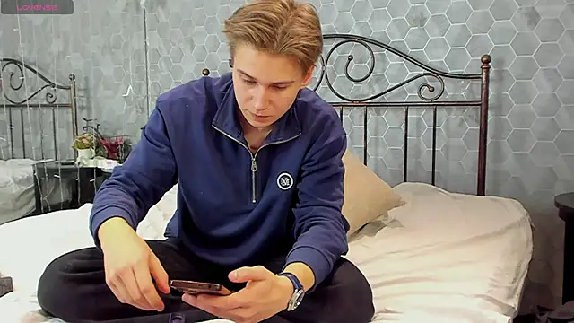 Snapshot of Marcus_Swampov chatting on 12-07-24, 02:20 Marcus Swampov online show from 12-07-24, 02:20