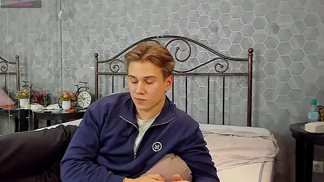 Snapshot of Marcus_Swampov chatting on 12-12-24, 06:03 Marcus Swampov online show from 12-12-24, 06:03