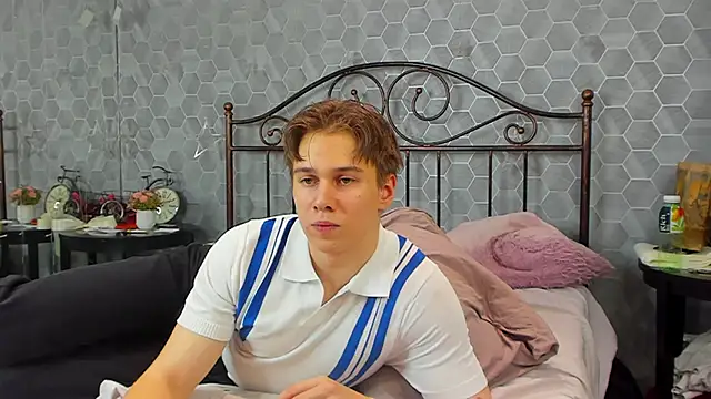 Snapshot of Marcus_Swampov chatting on 12-28-24, 01:17 Marcus Swampov online show from 12-28-24, 01:17