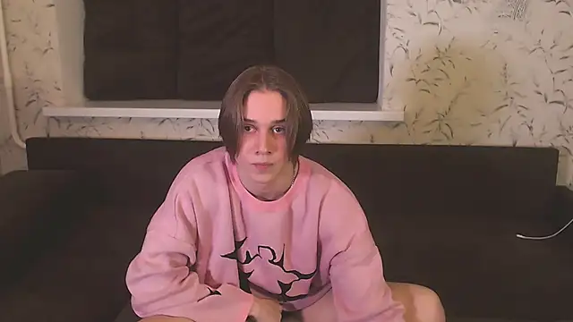 Snapshot of Marcus_Swampov chatting on 10-19-25, 04:18 Marcus Swampov online show from 10-19-25, 04:18