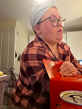 Snapshot of Tallulah-mae-xoxox chatting on 11-02-25, 05:04 Tallulah-mae-xoxox online show from 11-02-25, 05:04