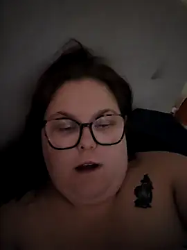 Snapshot of Tallulah-mae-xoxox chatting on 11-09-25, 01:20 Tallulah-mae-xoxox online show from 11-09-25, 01:20