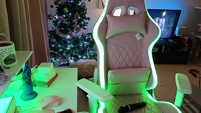 Snapshot of Tallulah-mae-xoxox chatting on 11-24-25, 07:13 Tallulah-mae-xoxox online show from 11-24-25, 07:13