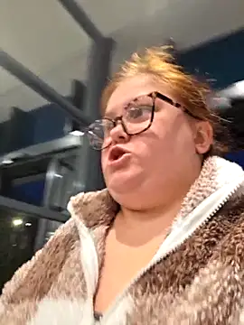 Snapshot of Tallulah-mae-xoxox chatting on 12-01-25, 04:23 Tallulah-mae-xoxox online show from 12-01-25, 04:23