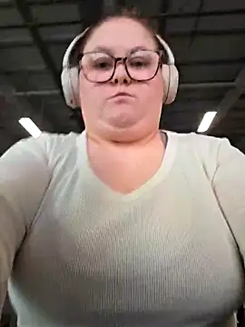 Snapshot of Tallulah-mae-xoxox chatting on 01-06-26, 03:05 Tallulah-mae-xoxox online show from 01-06-26, 03:05