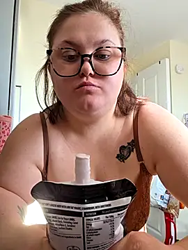Snapshot of Tallulah-mae-xoxox chatting on 04-19-26, 08:02 Tallulah-mae-xoxox online show from 04-19-26, 08:02
