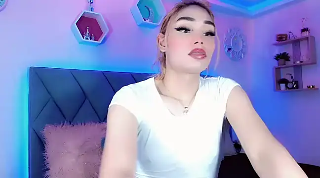 Hallyhott online show from 12-12-24, 01:06