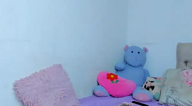 Snapshot of StassieBell chatting on 12-27-24, 01:18 StassieBell online show from 12-27-24, 01:18