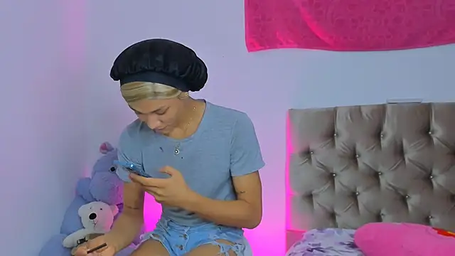 Snapshot of StassieBell chatting on 03-05-25, 07:38 StassieBell online show from 03-05-25, 07:38