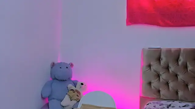 Snapshot of StassieBell chatting on 03-10-25, 05:29 StassieBell online show from 03-10-25, 05:29