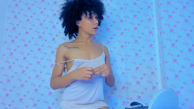 Snapshot of StassieBell chatting on 09-16-25, 03:35 StassieBell online show from 09-16-25, 03:35