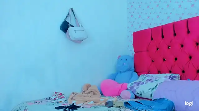 Snapshot of StassieBell chatting on 11-27-25, 05:09 StassieBell online show from 11-27-25, 05:09