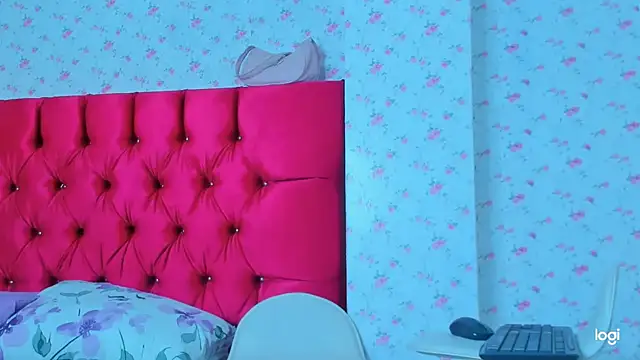 Snapshot of StassieBell chatting on 11-29-25, 02:14 StassieBell online show from 11-29-25, 02:14