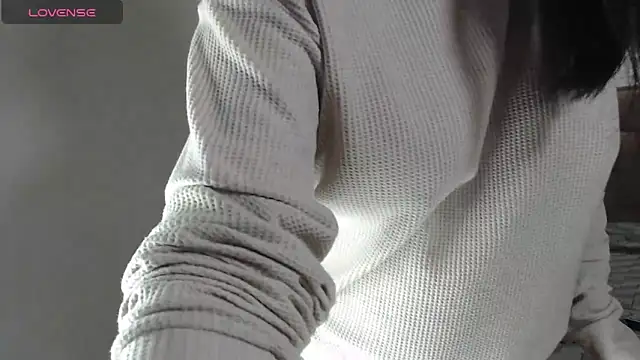 aleejhandraa online show from 11-18-25, 01:00