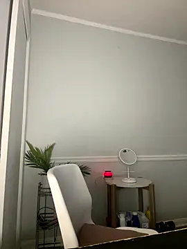 Snapshot of camiliaskye chatting on 12-18-25, 04:57 camiliaskye online show from 12-18-25, 04:57