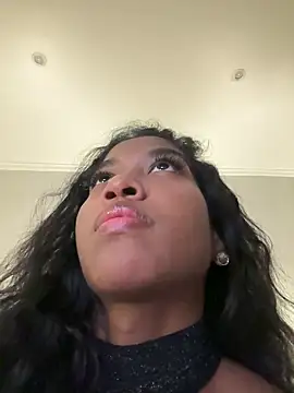 IamCrystal2 online show from 12-17-24, 08:32