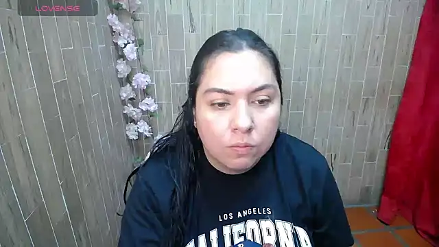Snapshot of solyeria chatting on 06-08-26, 12:36 solyeria online show from 06-08-26, 12:36