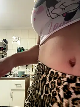 Snapshot of Bia_sexynovaes chatting on 12-23-25, 09:07 Bia sexynovaes online show from 12-23-25, 09:07