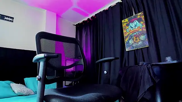 Giomar Reyes online show from 04-22-26, 05:32