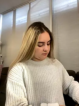 imlindapink online show from 10-03-25, 04:04