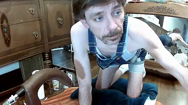 Snapshot of MaxJr8008 chatting on 09-26-25, 07:56 MaxJr8008 online show from 09-26-25, 07:56