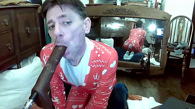 Snapshot of MaxJr8008 chatting on 12-04-25, 08:45 MaxJr8008 online show from 12-04-25, 08:45