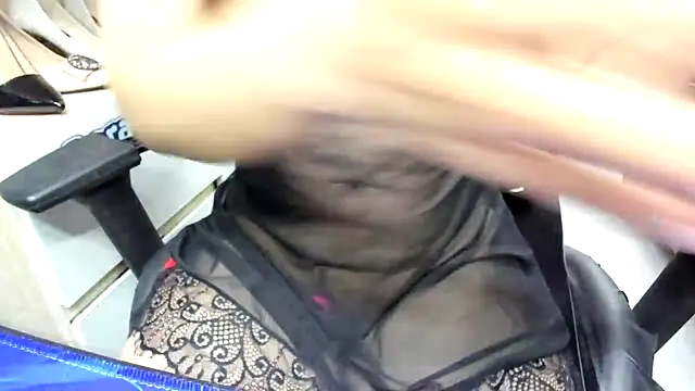 Snapshot of Hotqueensex chatting on 01-13-26, 06:18 Hotqueensex online show from 01-13-26, 06:18