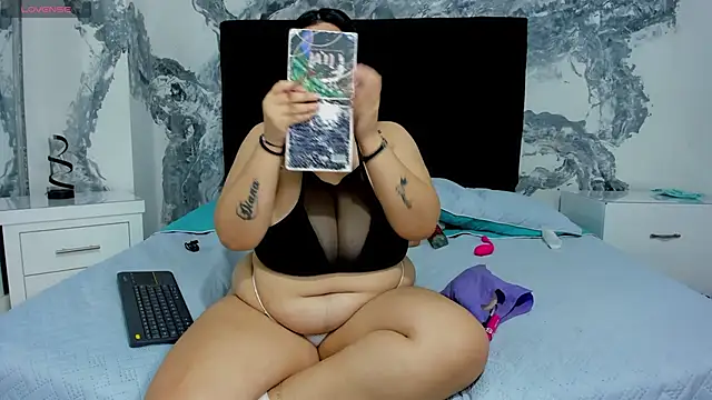 Snapshot of JulietaKane chatting on 10-28-25, 05:00 JulietaKane online show from 10-28-25, 05:00