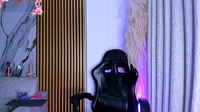 Snapshot of JulietaKane chatting on 11-25-25, 05:40 JulietaKane online show from 11-25-25, 05:40