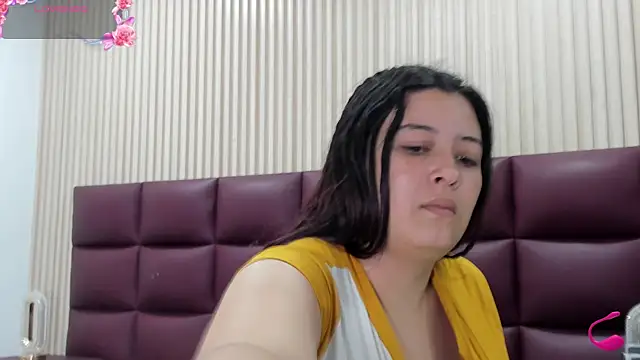 Snapshot of JulietaKane chatting on 12-04-25, 05:06 JulietaKane online show from 12-04-25, 05:06