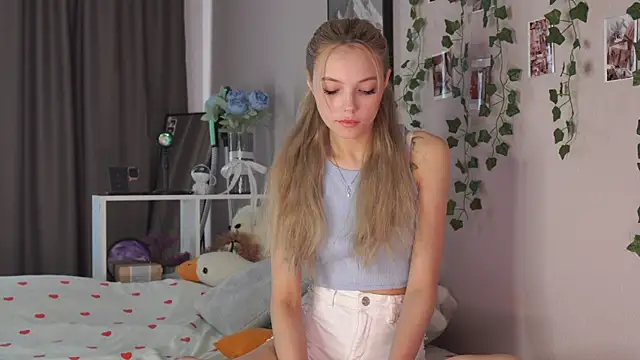 norakisses online show from 04-17-26, 07:22