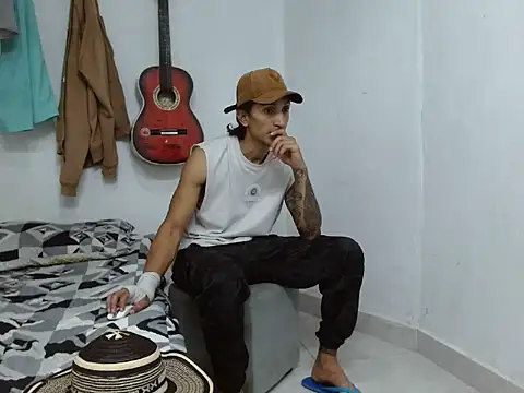 Snapshot of latino_hotxxx chatting on 03-11-25, 02:21 latino hotxxx online show from 03-11-25, 02:21