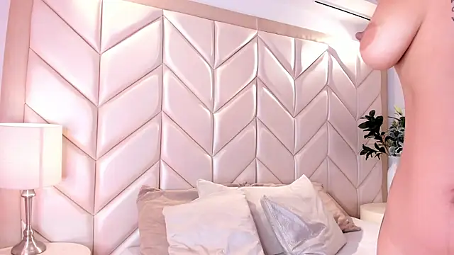 NairobiLee online show from 04-20-26, 01:03