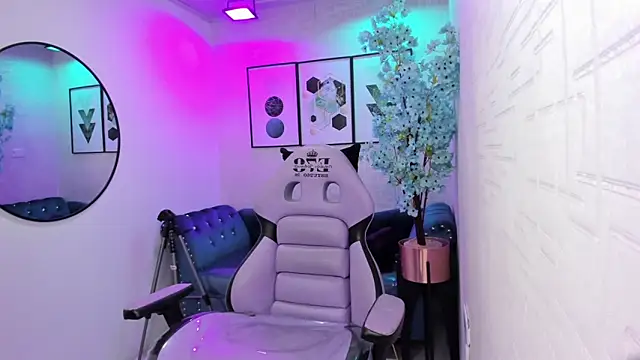 Tiara rr online show from 04-19-26, 03:17