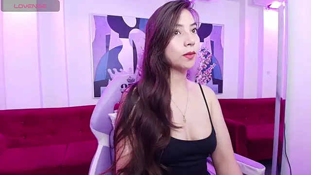 Snapshot of Ema_louis_ chatting on 02-27-25, 12:45 Ema louis online show from 02-27-25, 12:45