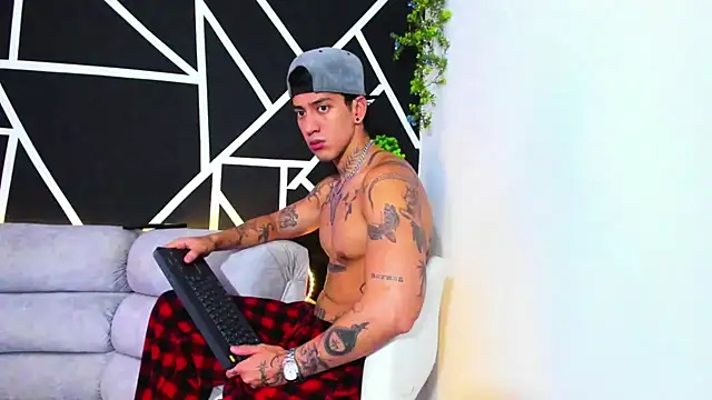 JUSTIN FULLER1 online show from 02-06-25, 03:20