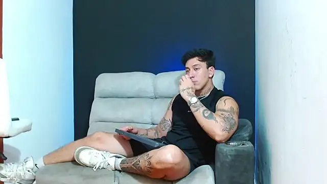 JUSTIN FULLER1 online show from 07-12-26, 04:14